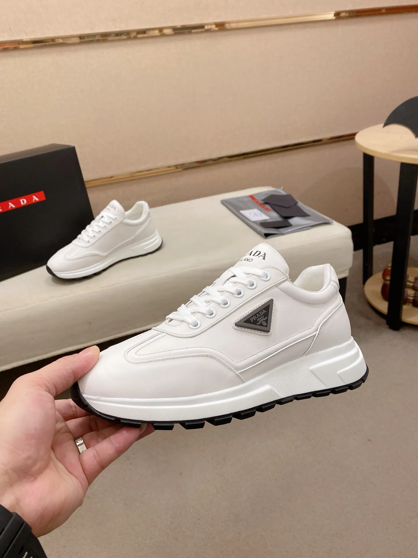 Factory price 600💰 ✔️✔️✔️High version High-quality new PRADA counters are on the market at the same time. The new men's shoes and 😘fabrics are selected from first-layer cowhide and are made by pure handicrafts. Lining: Full cowhide lining. 👍🏿 High-end ☄️ air-cushion molded anti-slip rubber outsole, exquisite lines, simple and elegant, comfortable and high-end for leisure travel. Code number: 38 to 45